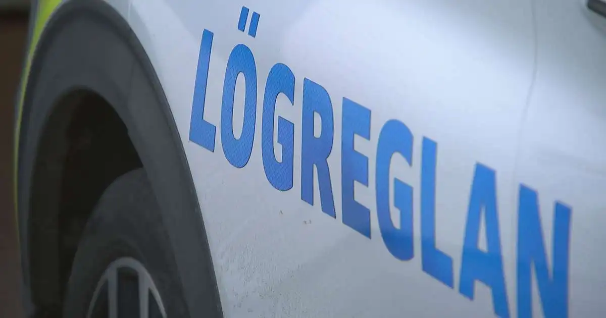 Bíll óökufær eftir umferðaróhapp