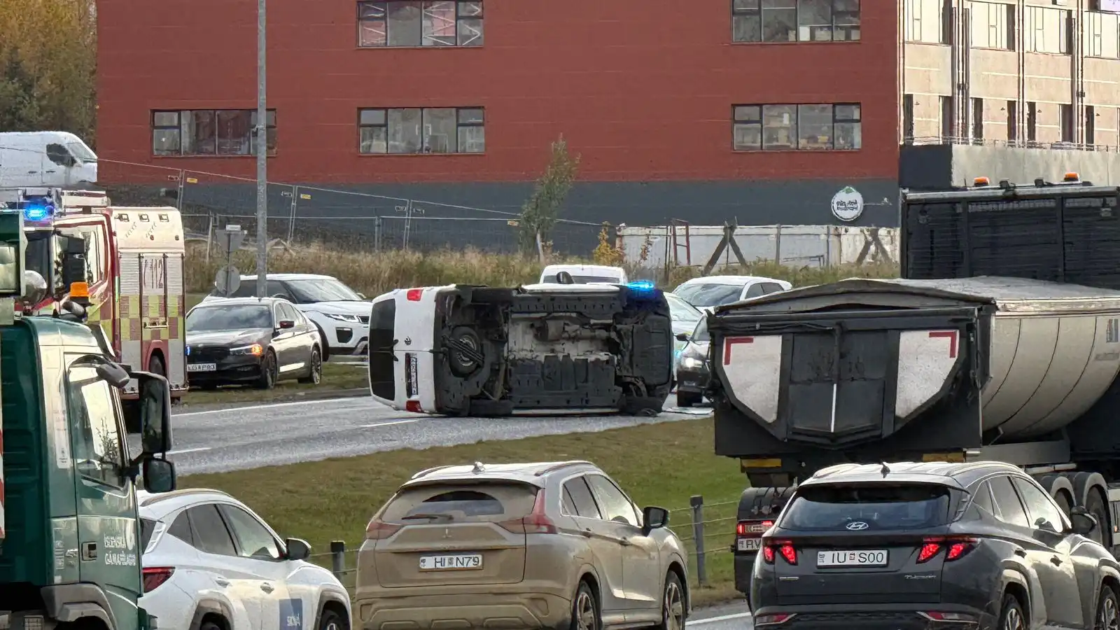 Bílvelta á Vestur­lands­vegi - Vísir