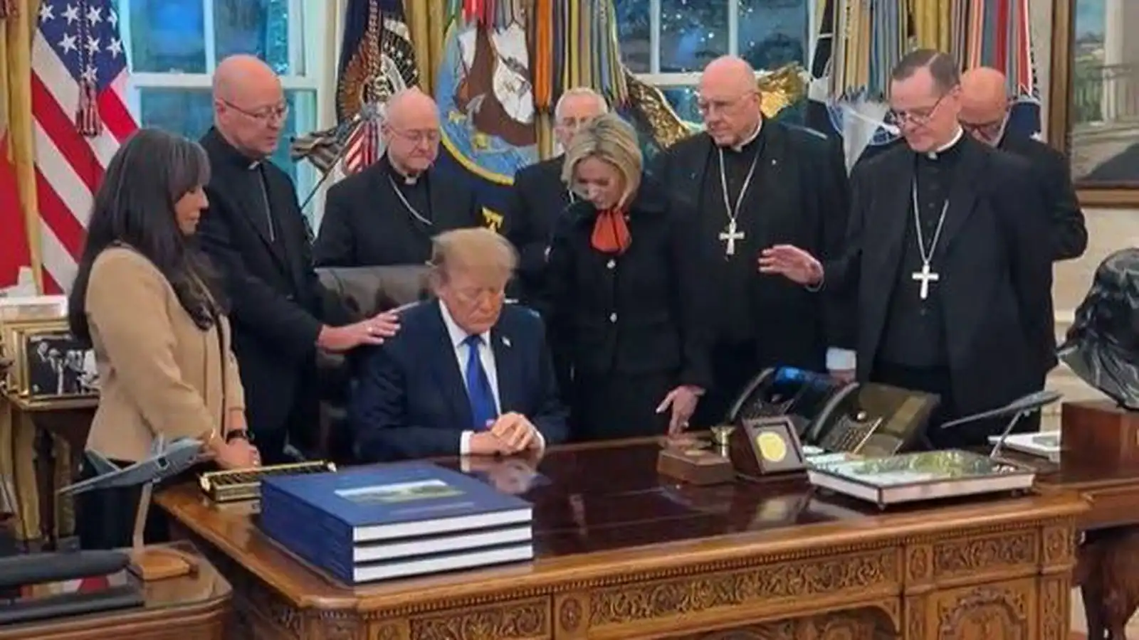 Biskupar sjá eftir bæna­stund með Trump - Vísir