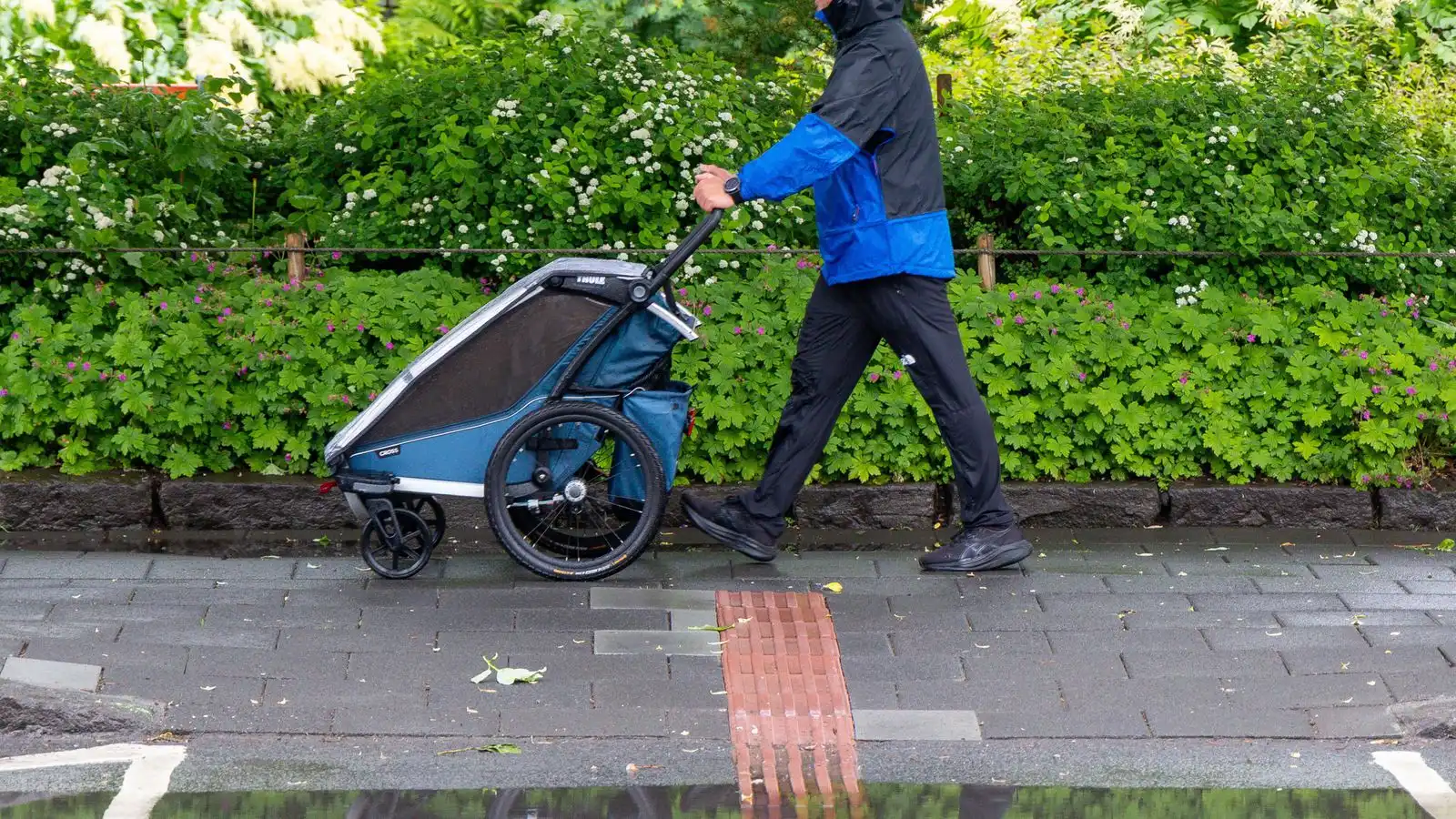 Bjart­viðri sunnan heiða en stöku skúrir vestan til - Vísir
