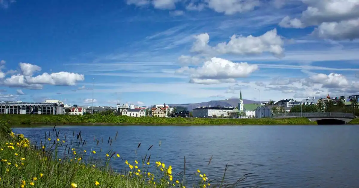 Blíðviðri í dag og hiti allt að átján stig
