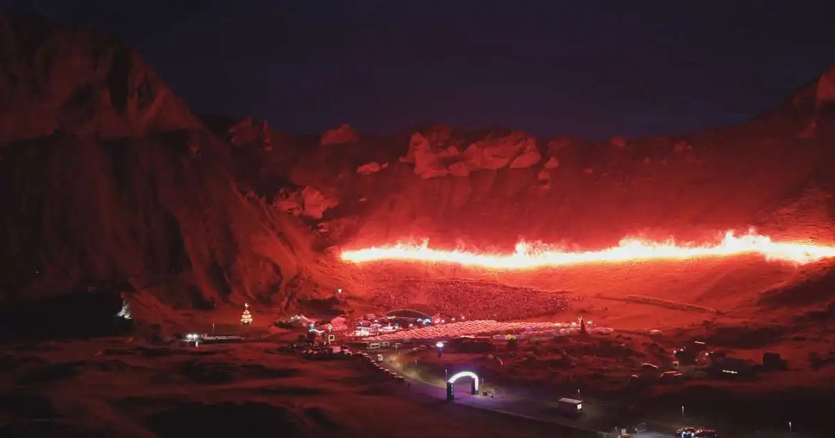 Blysin tendruð í Herjólfsdal