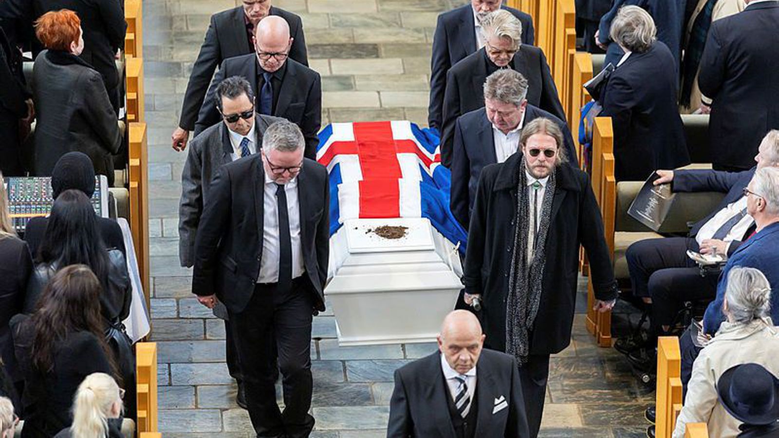 Bó kvaddur í hinsta sinn - Vísir