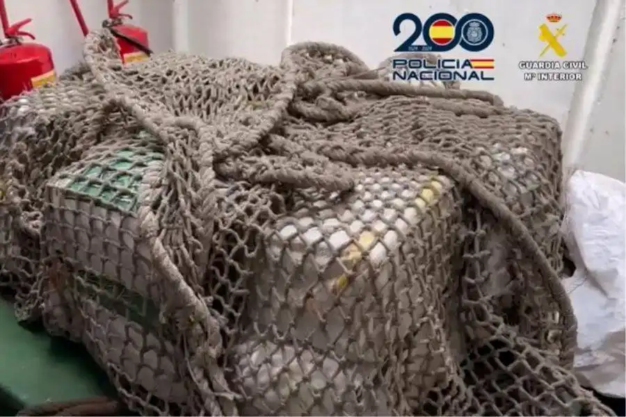 Boat carrying 500kg of cocaine intercepted near the Canary Islands