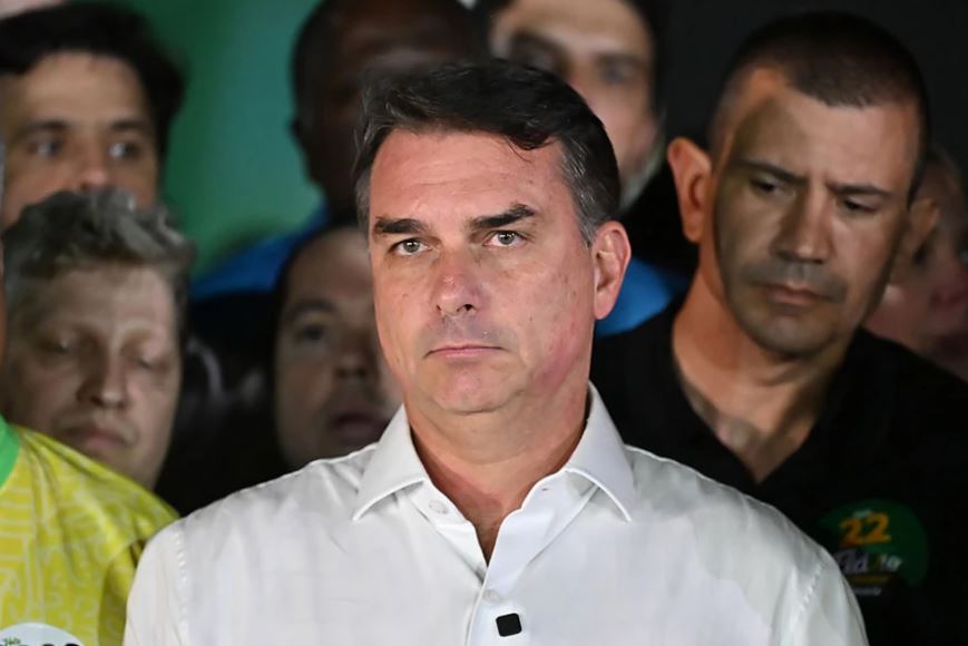 Bolsonaro titlar sig sem „raunverulegan forseta Brasilíu“