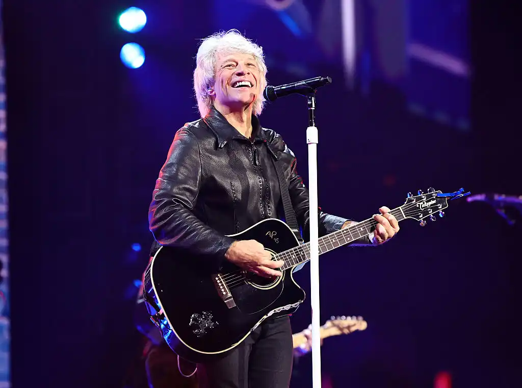 Bon Jovi þurfti að stöðva tónleika vegna heilsunnar – Aðdáendur óttaslegnir um framhaldið - Sjáðu myndbandið