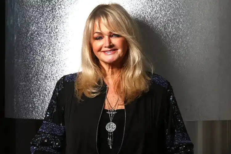 Bonnie Tyler gekkst undir bráðaaðgerð - DV