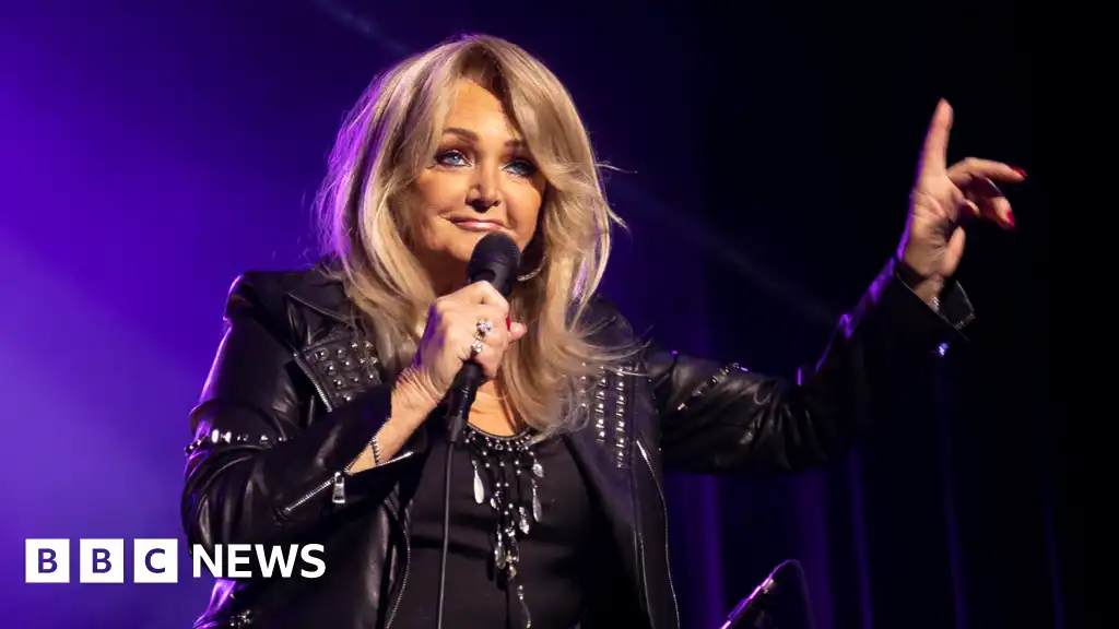 Bonnie Tyler in induced coma after emergency surgery in Portugal