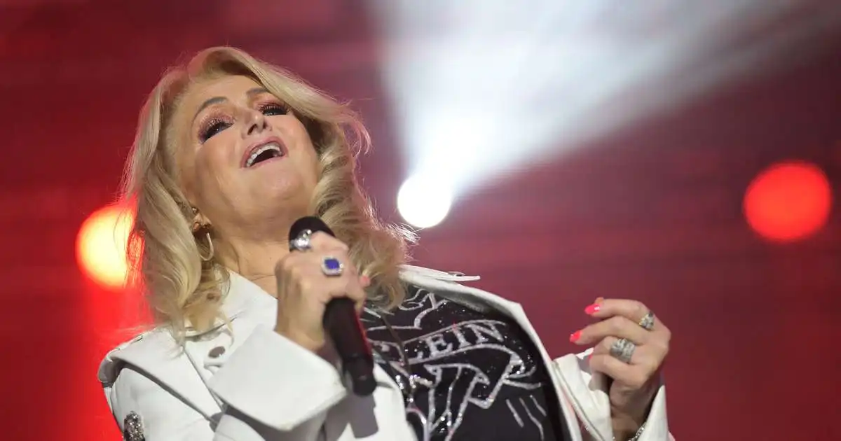 Bonnie Tyler vöknuð úr dái en þungt haldin
