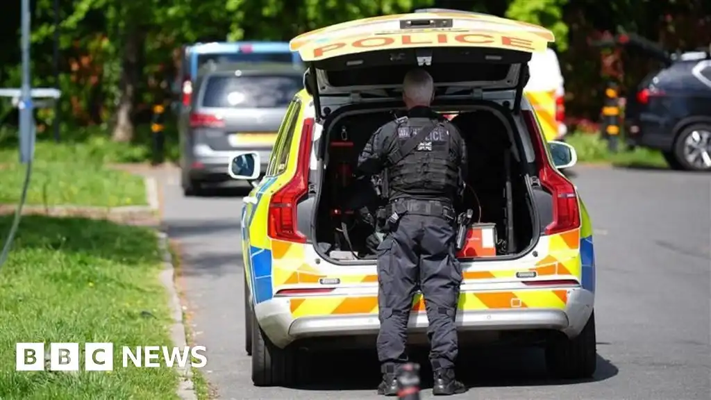 Boy, 17, charged with Kenton synagogue arson in Harrow