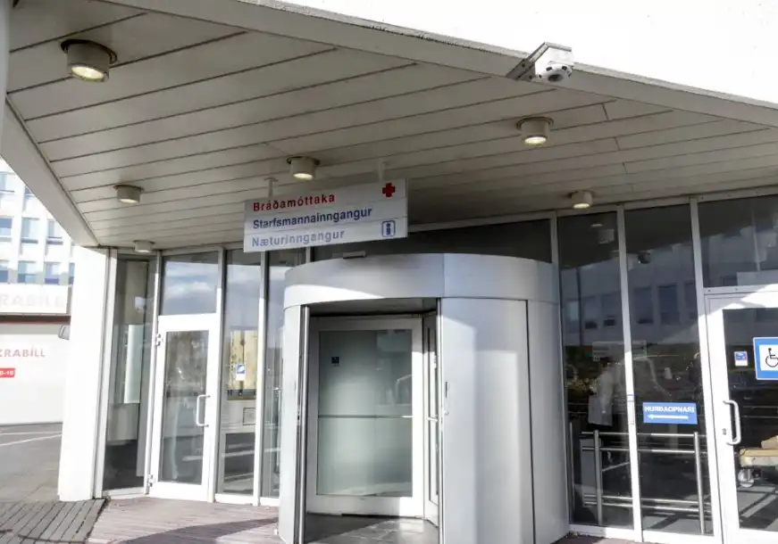 Braut kynferðislega gegn unglingsstúlku á bráðamóttöku Landspítalans - DV