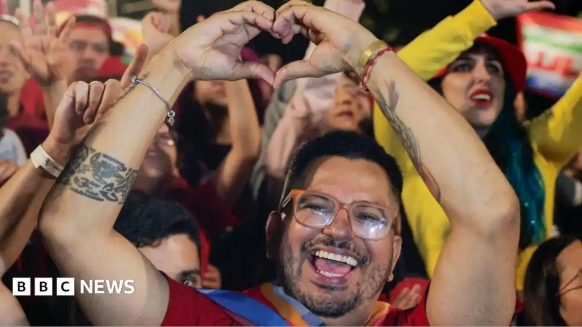 Brazil election: How 'Lula's Army' WhatsApp channel helped turn race around