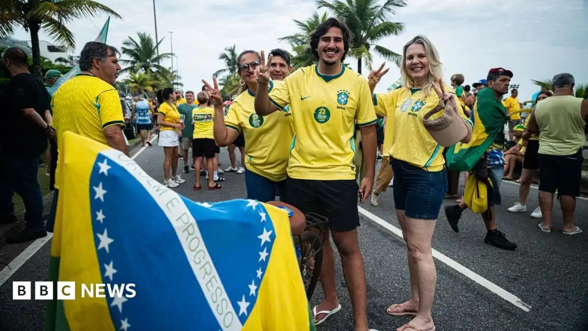Brazil election: Voters to choose between Lula and Bolsonaro's son