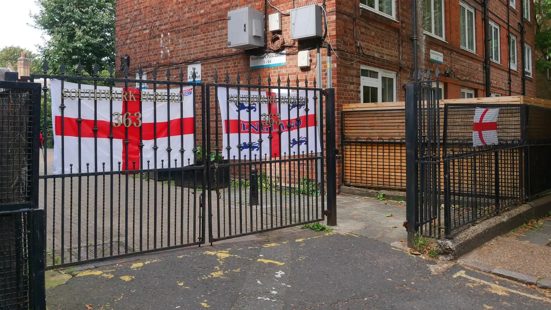 Breskir þjóðfánar sagðir ógna „samfélagssátt“ – Birmingham leitar lögbanns