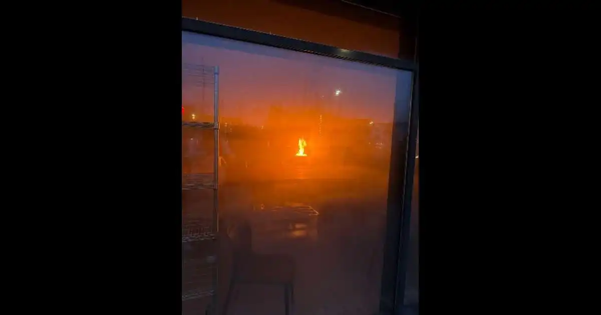 Brikk í Hafnarfirði lokað eftir að eldur kom upp í gær