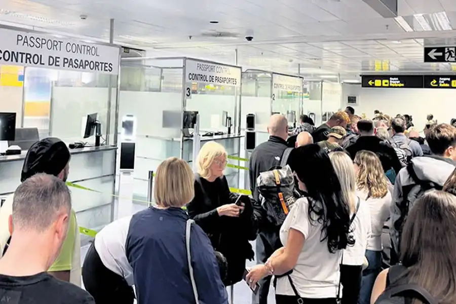 British tourists name Tenerife South and Lanzarote Airports as the worst in Europe for passport control delays