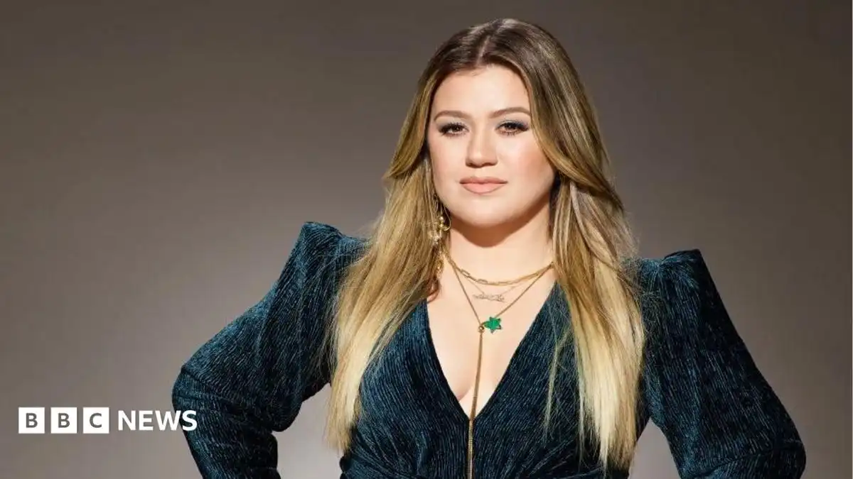 Brooklyn novelty shop reeling from 'surreal' row with Kelly Clarkson over mechanical bird