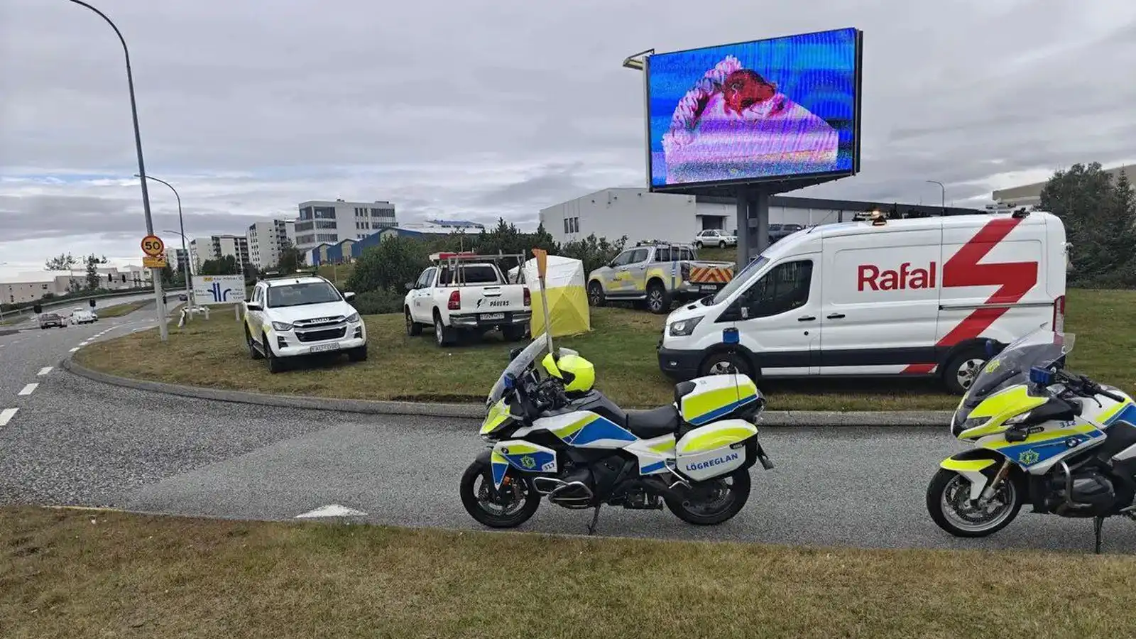 Búið að opna fyrir um­ferð að nýju eftir bilunina - Vísir