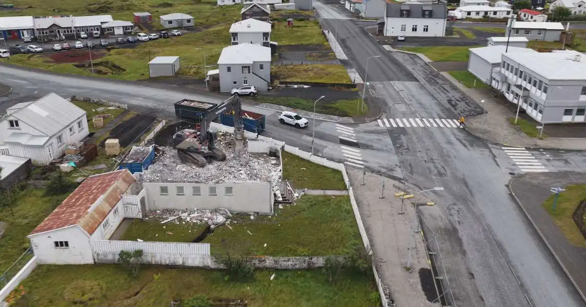 Búið að rífa á þriðja tug ónýtra húsa í Grindavík