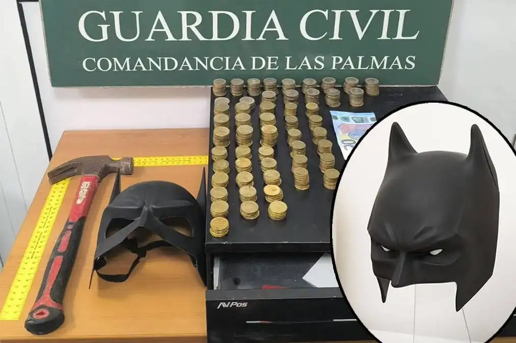 Burglar wearing Batman mask arrested in Corralejo