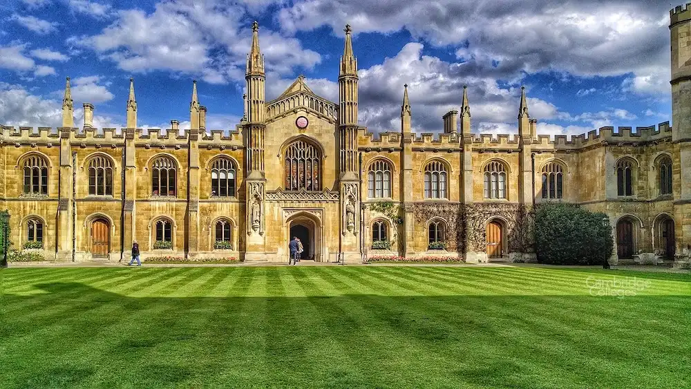 Cambridge auglýsir hnignun háskóla