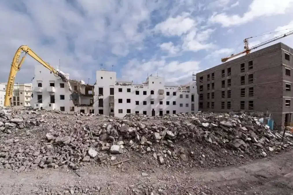 Canaries Parliament approves new law to speed up building licences for public housing