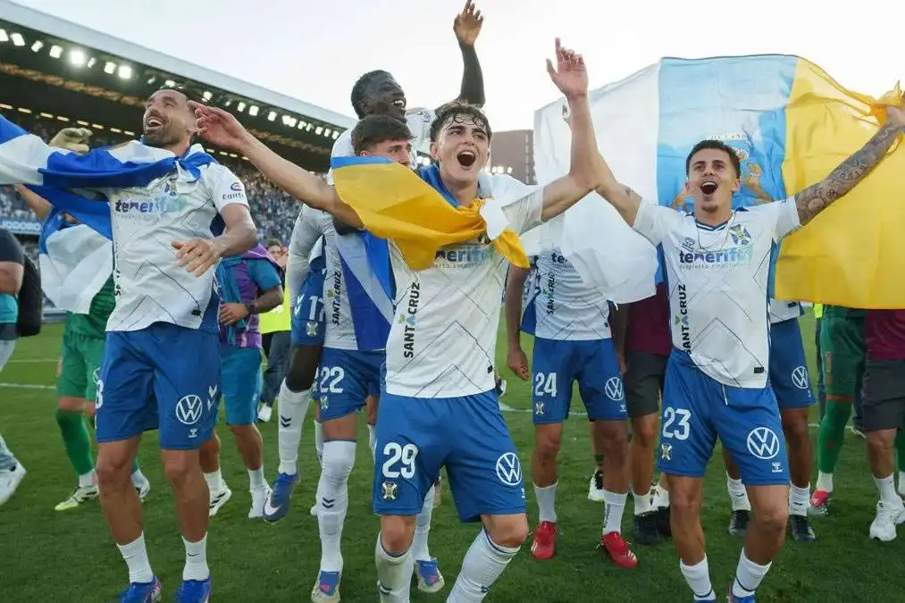 CHAMPIONS: Tenerife Crown Promotion with Victory at Packed Heliodoro Stadium