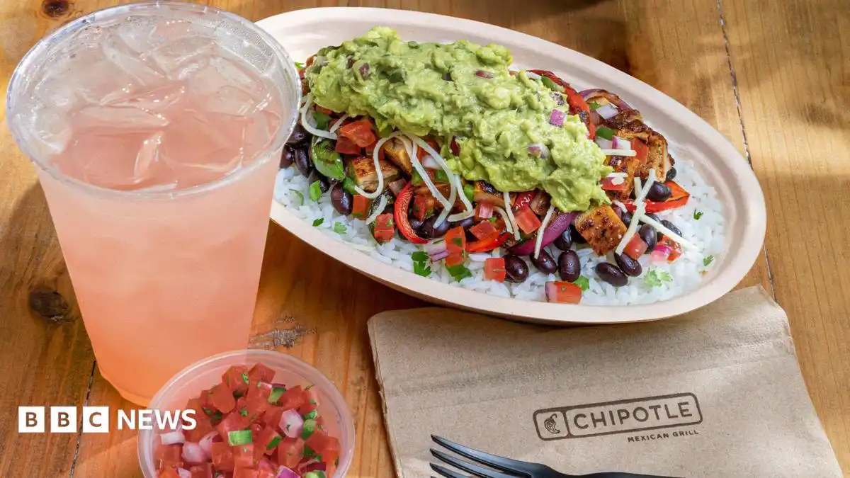 Chipotle: US burrito chain opening first outlet in Mexico
