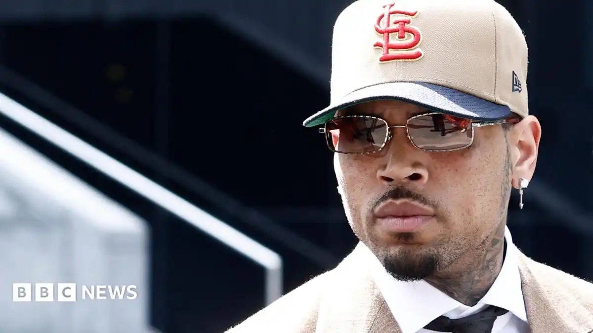 Chris Brown: US singer pleads guilty to affray over 'vicious' nightclub attack in London