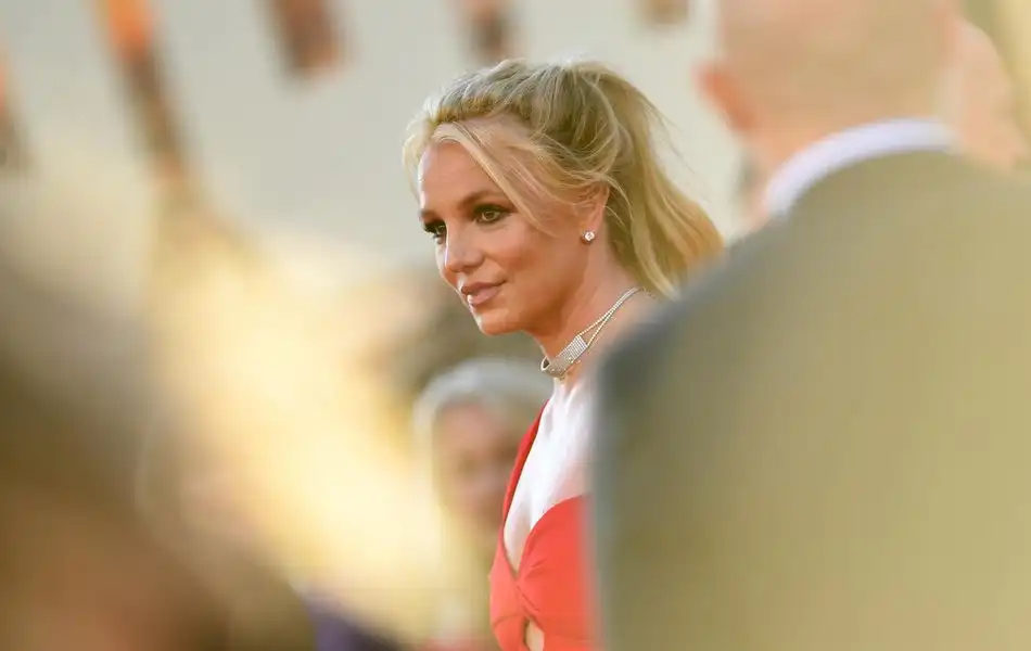 Chris og Britney í hár saman - MBL.IS