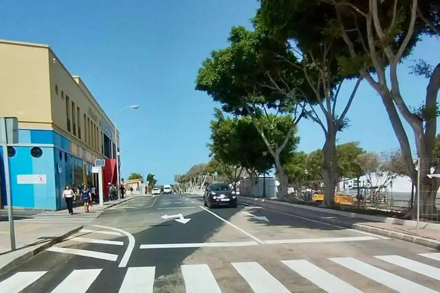 Couple arrested after attacking and robbing man inside car in Lanzarote