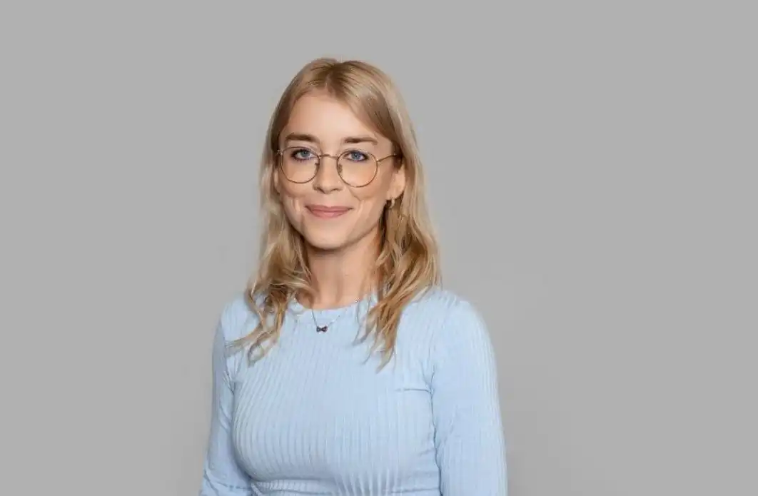 Diljá Mist skikkuð í hvíld eftir umferðaróhapp – Getur varla snúið höfðinu