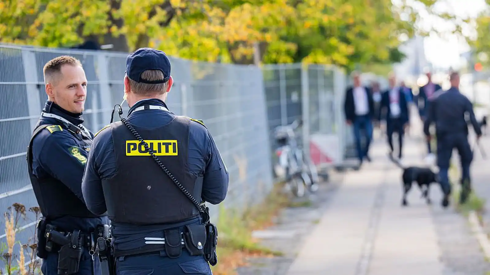 Drengir í haldi grunaðir um undir­búning hryðjuverkaárásar í skóla - Vísir