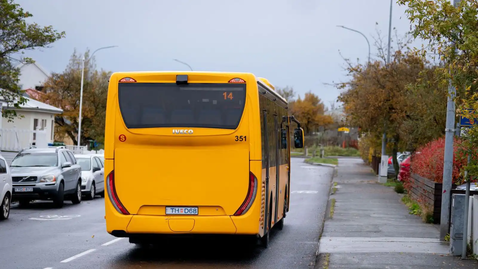 Dró strætóbílstjóra úr sætinu og potaði í augu hans - Vísir