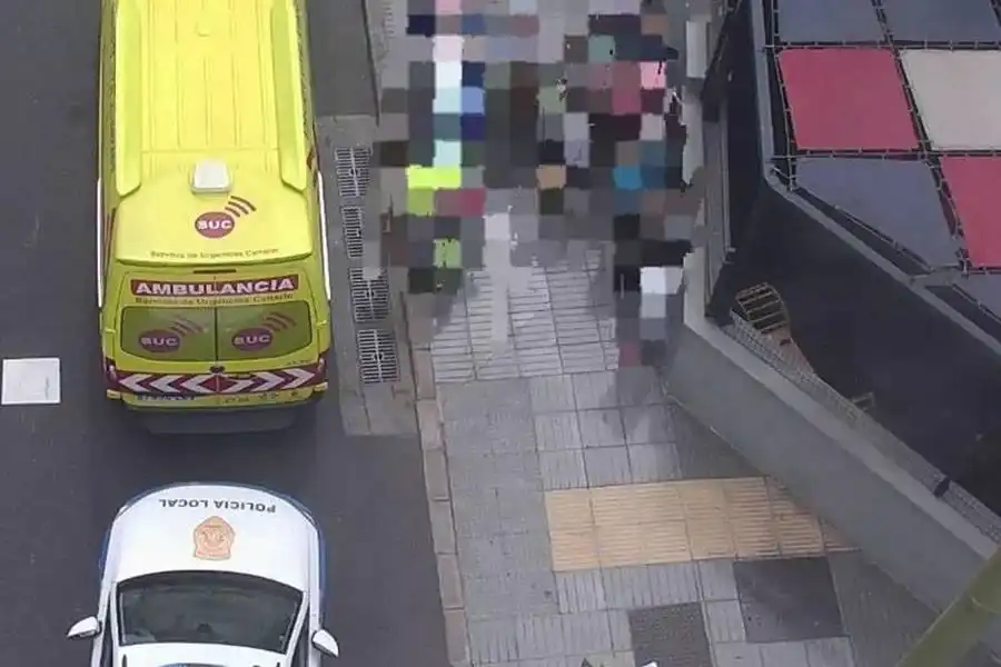 Drunk driver knocks over three people, including two children, then flees scene in Gran Canaria