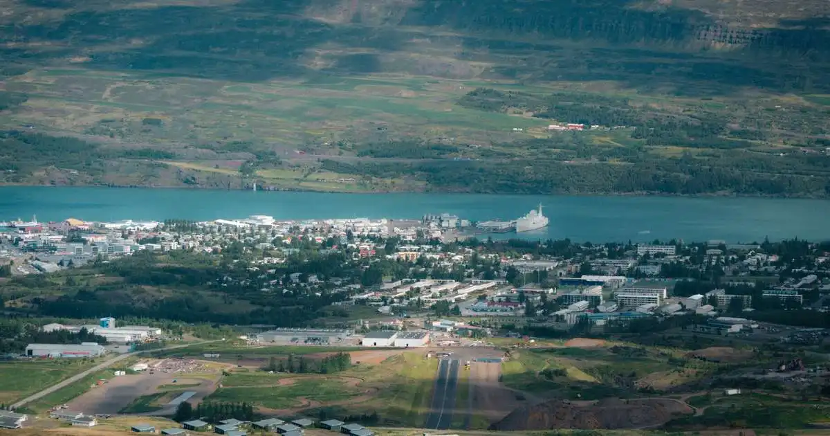 Efnaleki á Óseyri – fólk beðið um að halda sig fjarri