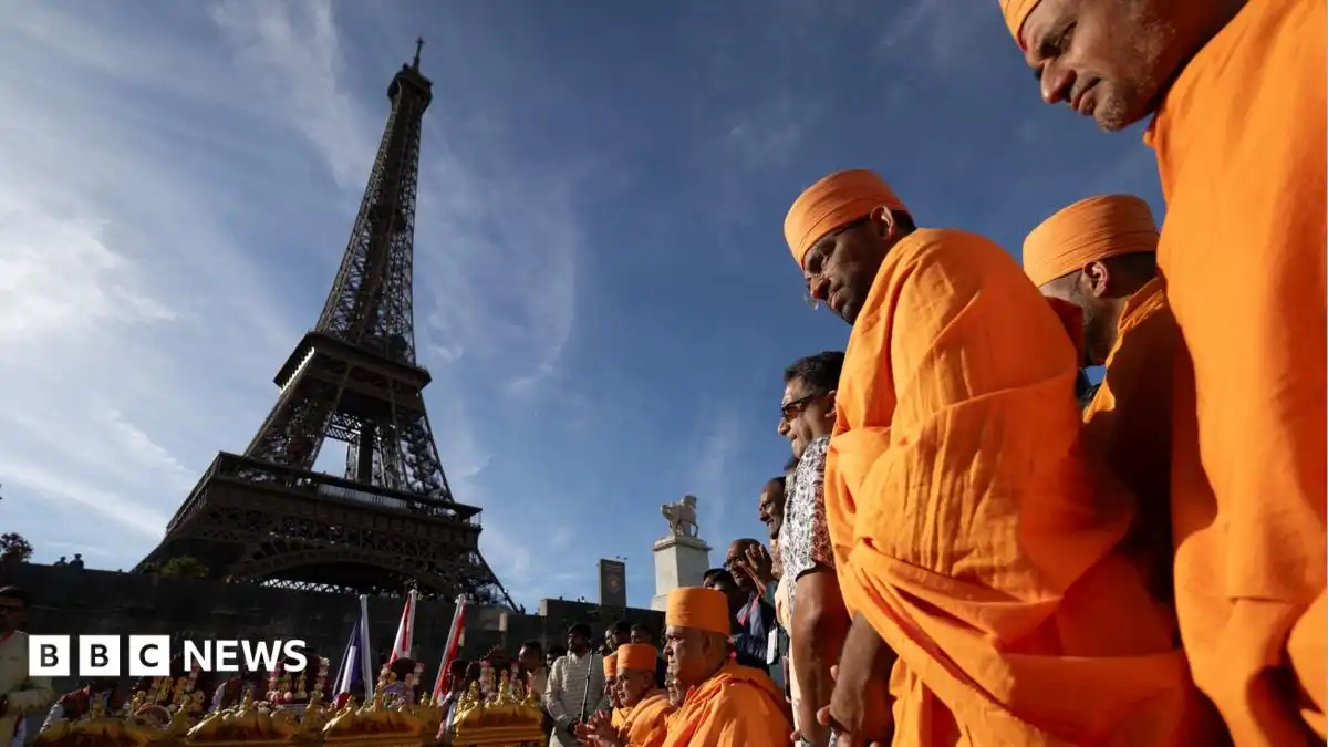 Eiffel Tower shut by staff strike over female workers being moved for religious visit