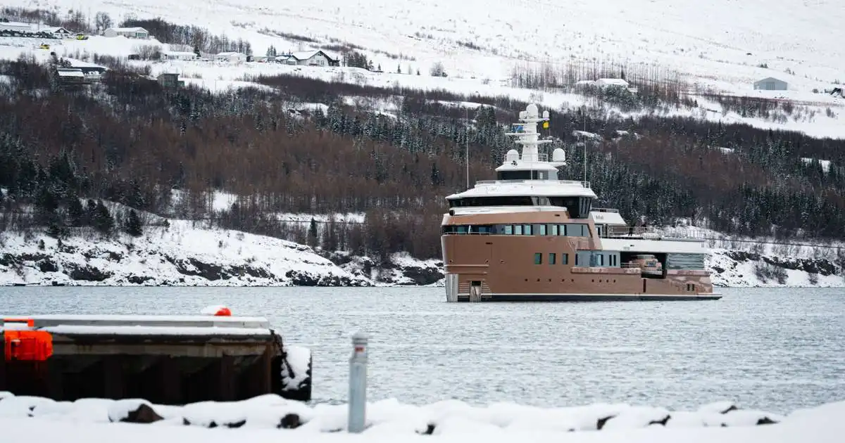 Eigandi lúxussnekkjunnar stefnir ríkinu og Gæslunni