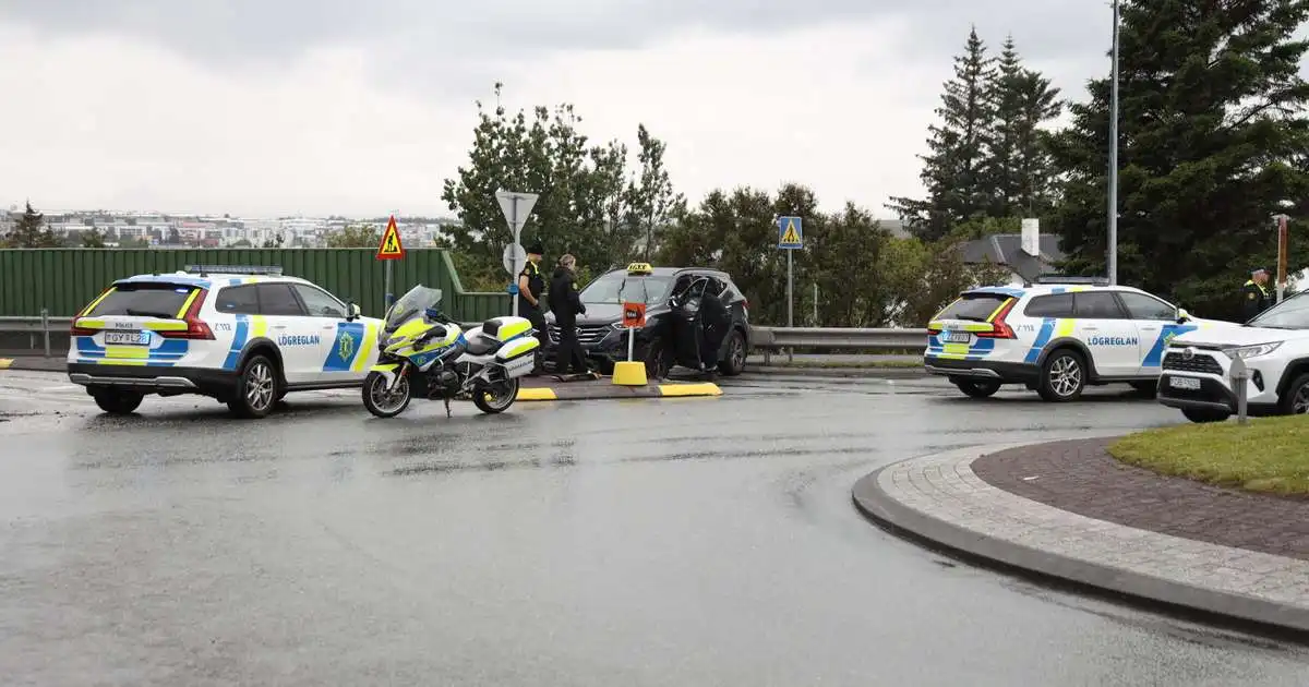 Einn fluttur með sjúkrabíl eftir árekstur í Kópavogi