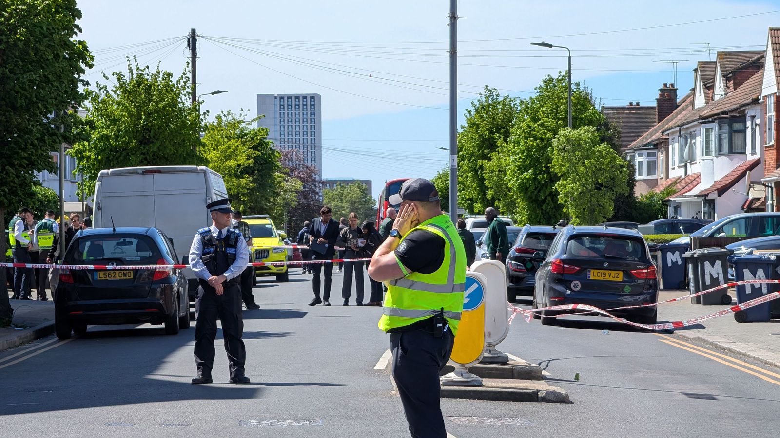 Einn hand­tekinn grunaður um stunguárás gegn gyðingum - Vísir
