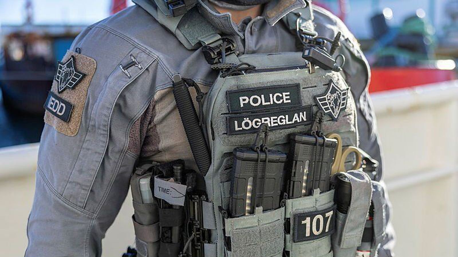 Einn hand­tekinn í um­fangs­mikilli lögregluaðgerð á Akur­eyri - Vísir