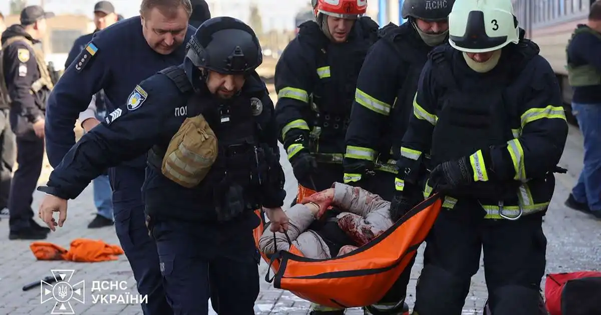 Einn látinn í eldflaugaárás í Kyiv