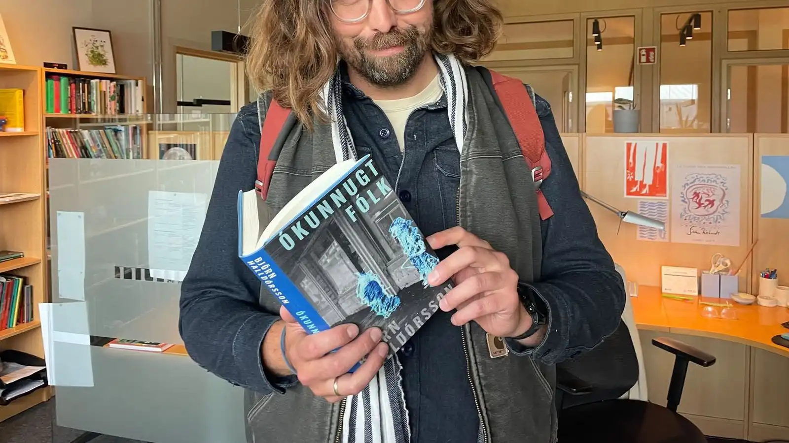 „Eins og þegar ein­angrunar­plasti er strokið eftir gler­rúðu“ - Vísir