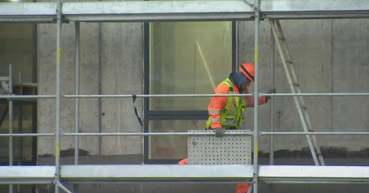 Einungis einn starfsmaður af 30 reyndist með sveinspróf