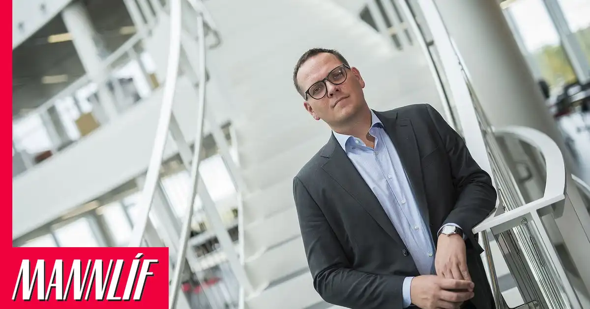 Eiríkur Elís metinn hæfari en allar konurnar sem sóttu um