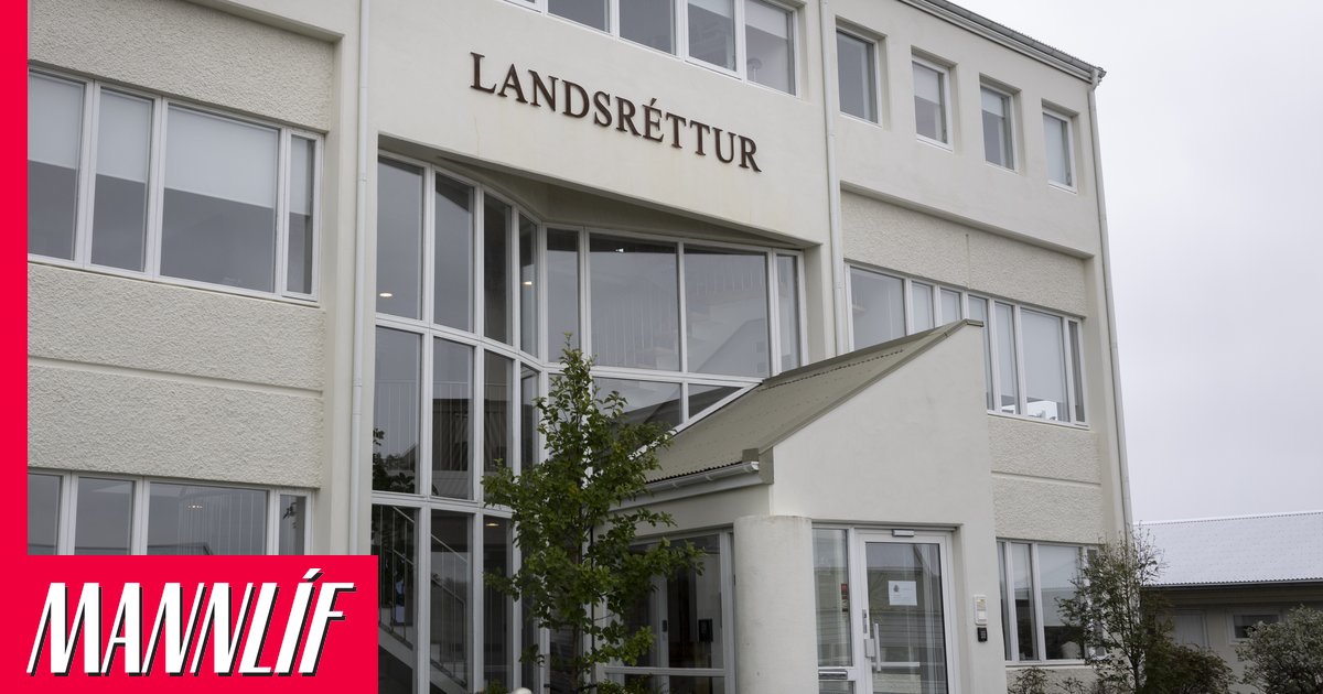 Eiríkur Elís vill halda áfram að dæma fólk