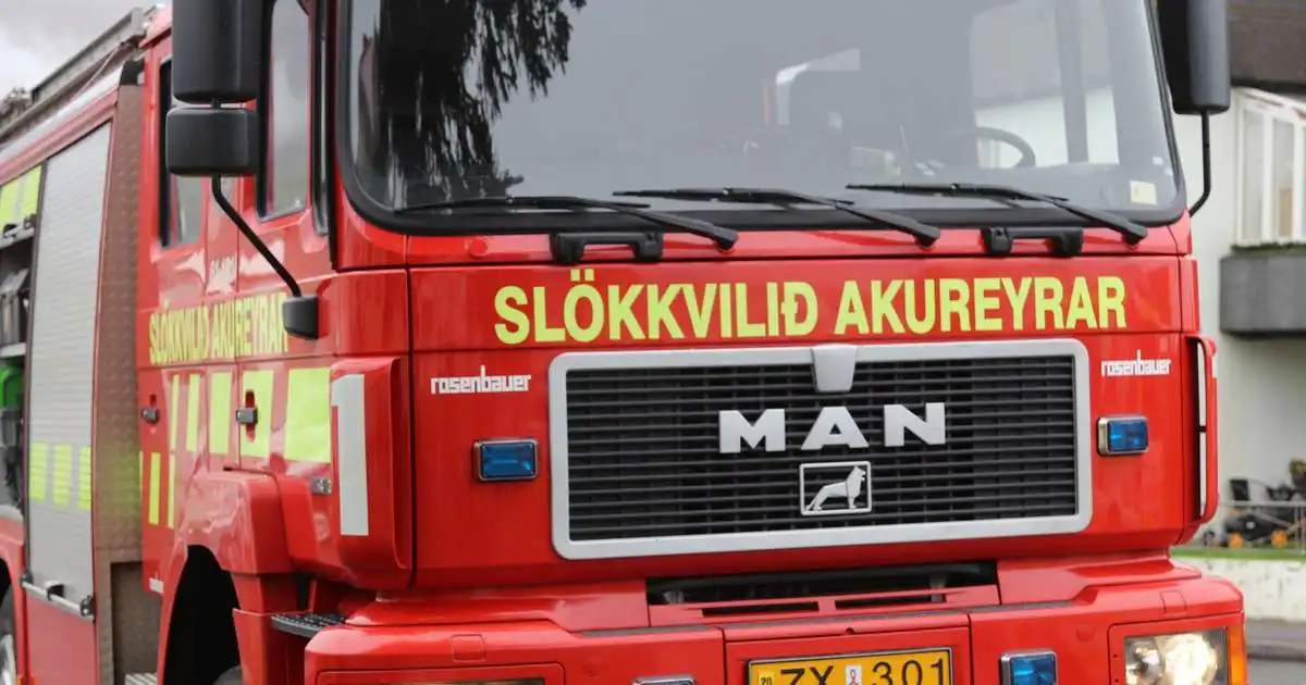Eldur kviknaði í rútu á Akureyri