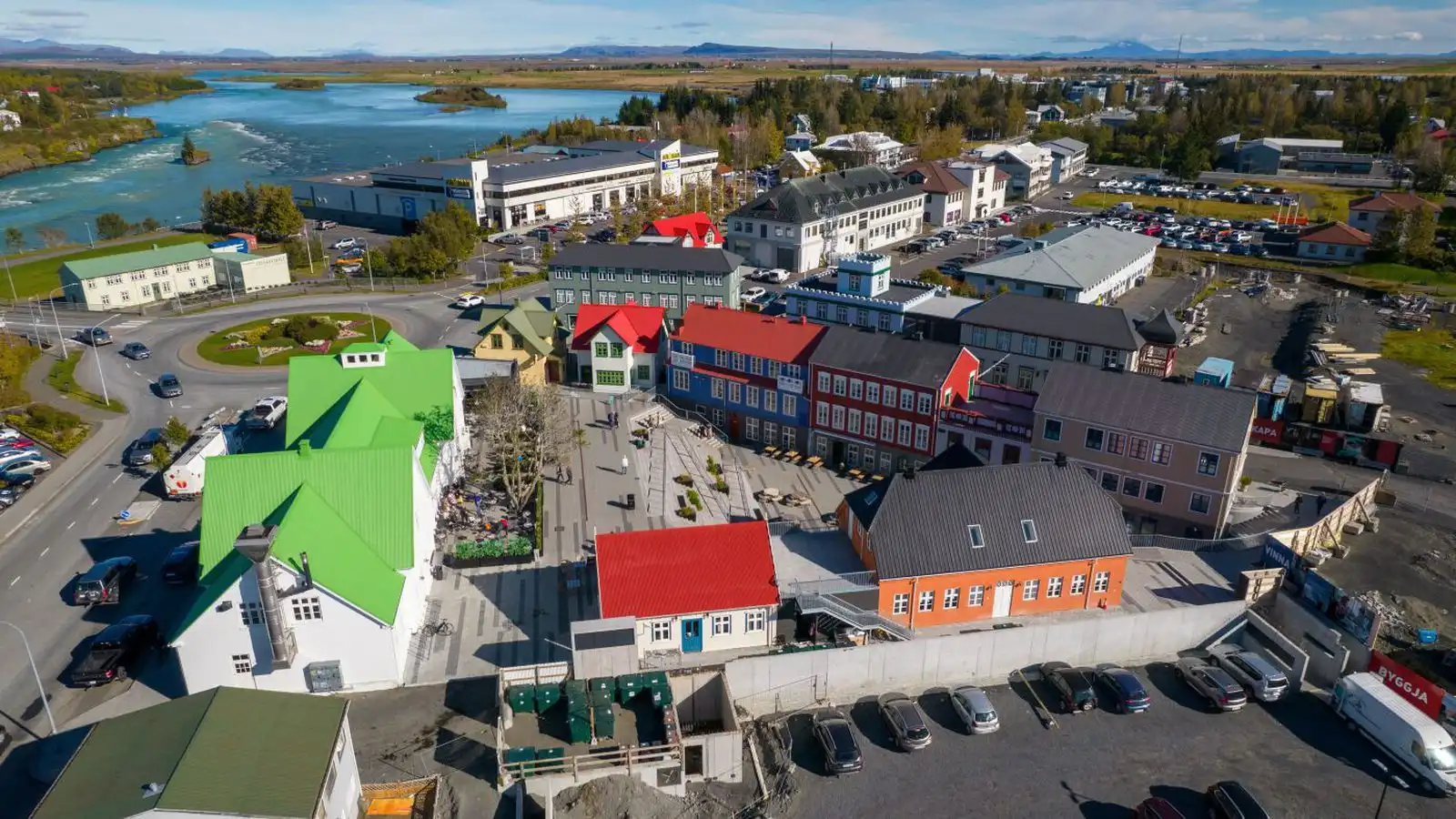 Eldur kviknaði í veitinga­stað í nýja mið­bænum á Sel­fossi - Vísir