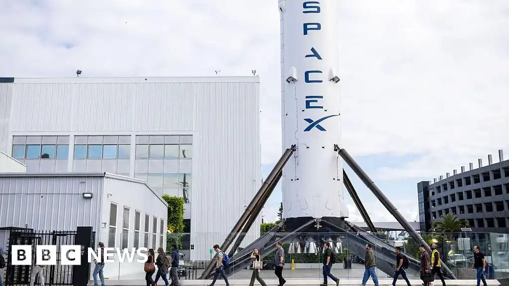 Elon Musk's SpaceX raises $75bn ahead of record stock market debut