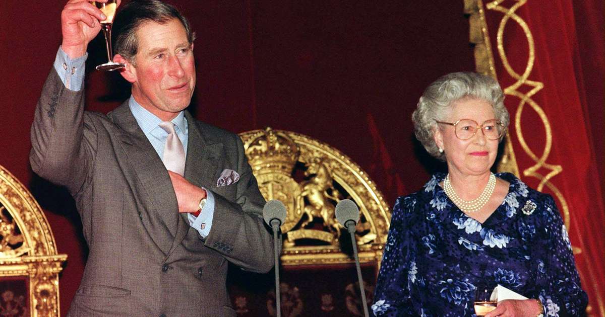 „Elsku mamma“ — Karl konungur minnist móður sinnar þegar 100 ár eru liðin frá fæðingu hennar